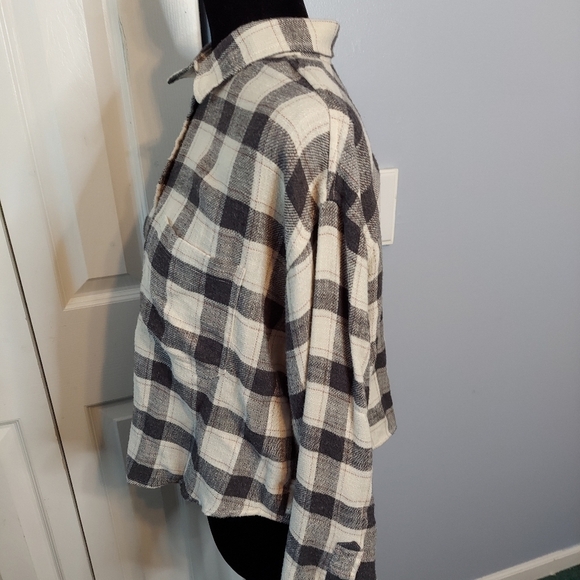 American Eagle Plaid Cropped Button-Down Top Size Medium - Picture 8 of 11